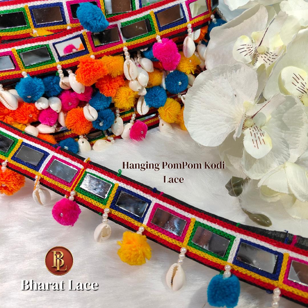 Hanging Pumpum Kodi Lace